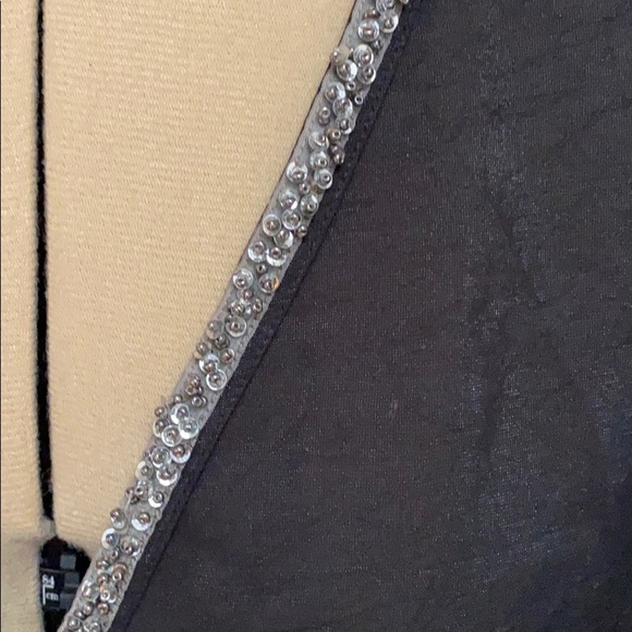 Guess Small ‘Y’ neck top - Picture 5 of 7